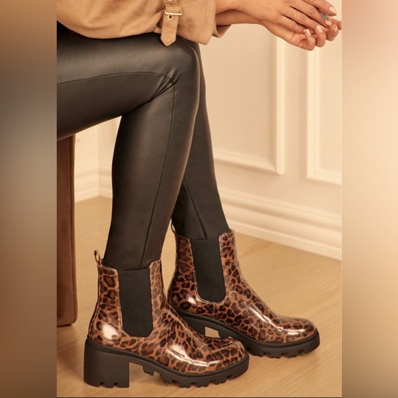 JustFab Roonie Leopard Print Bootie - Picture 1 of 6